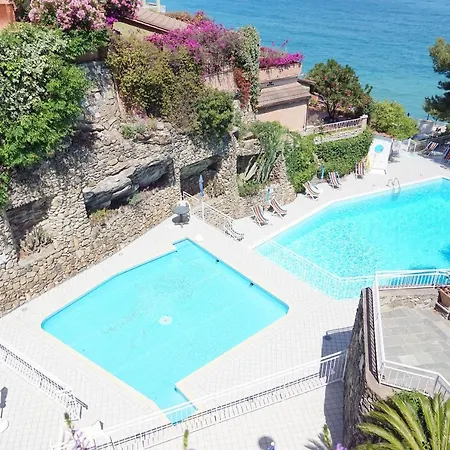 C22 Beachfront - Bath, Pool, Private Beach, Parking Free Marina dʼAndora
