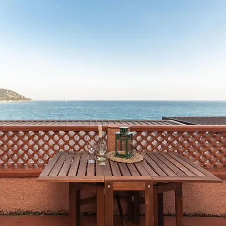 C22 Beachfront - Bath, Pool, Private Beach, Parking Free