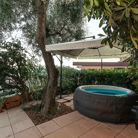 C22 Beachfront - Bath, Pool, Private Beach, Parking Free *